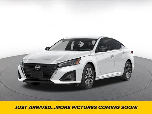 Glacier White 2025 Nissan Altima SV FWD