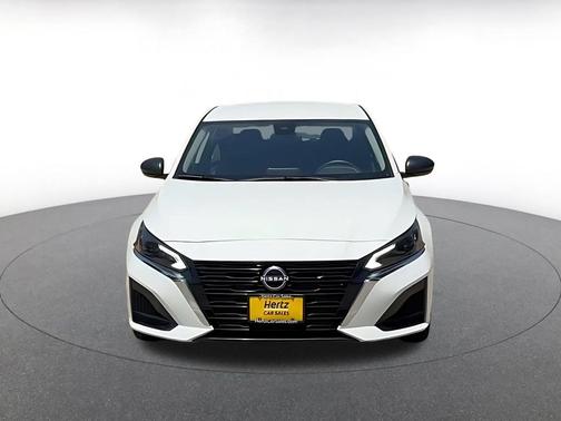 Glacier White 2025 Nissan Altima SV FWD