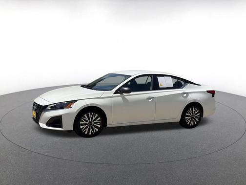 Glacier White 2025 Nissan Altima SV FWD