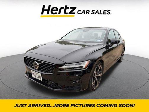 2024 Volvo S60 B5 Core Dark Theme