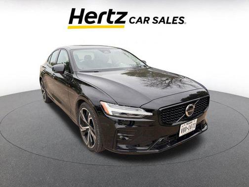 2024 Volvo S60 B5 Core Dark Theme