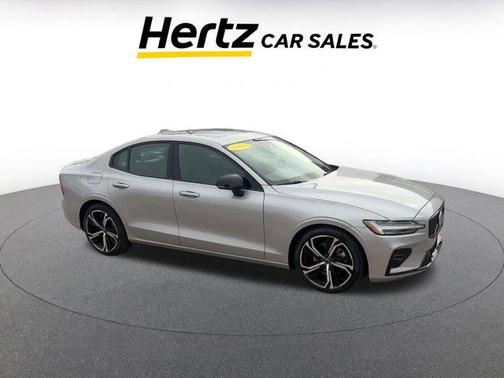 2024 Volvo S60 B5 Core Dark Theme