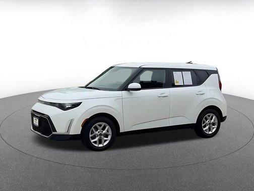 Snow White Pearl 2025 Kia Soul LX