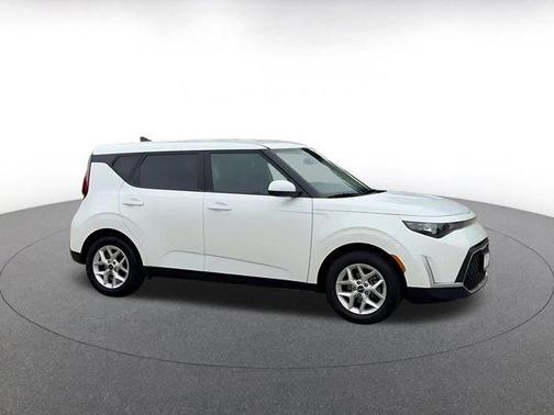 Snow White Pearl 2025 Kia Soul LX