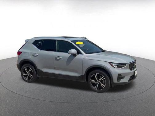 2024 Volvo XC40 CORE