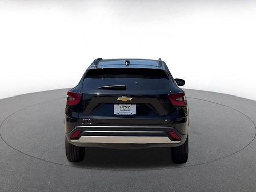 Mosaic Black Metallic 2025 Chevrolet Trax LT