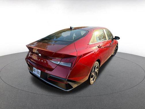 2025 Hyundai ELANTRA SEL