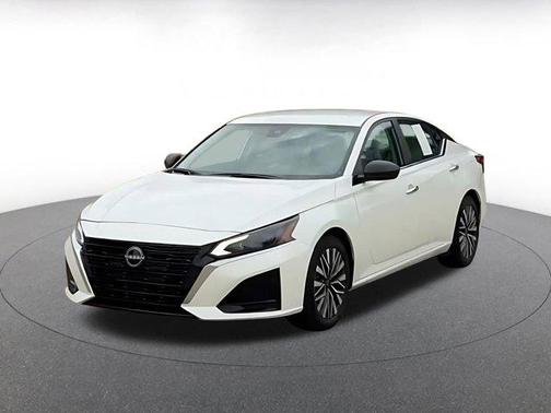 Pearl White Tricoat 2025 Nissan Altima SV FWD