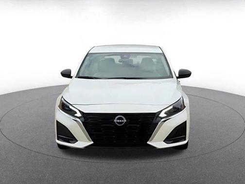 Pearl White Tricoat 2025 Nissan Altima SV FWD