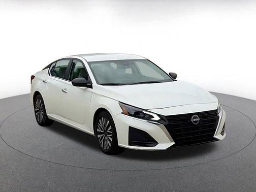 Pearl White Tricoat 2025 Nissan Altima SV FWD
