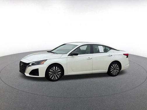 Pearl White Tricoat 2025 Nissan Altima SV FWD