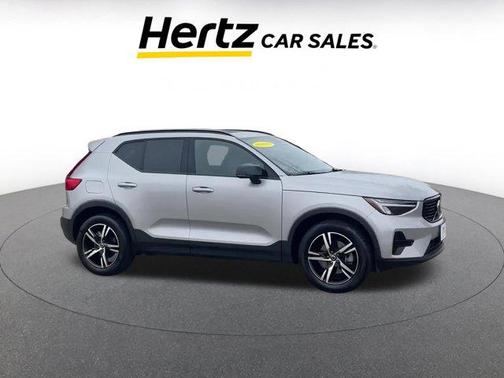 2024 Volvo XC40 CORE
