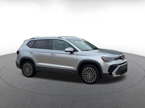 Pyrite Silver Metallic 2025 Volkswagen Taos 1.5T SE