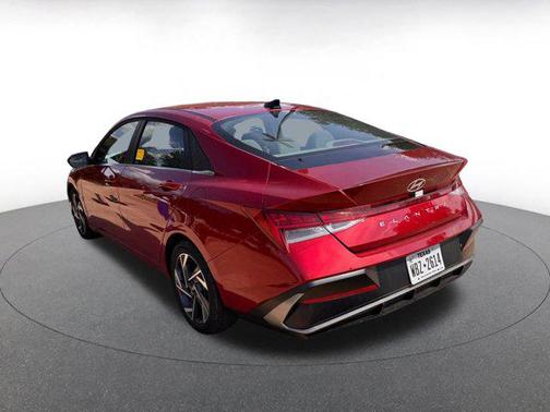 2025 Hyundai ELANTRA SEL