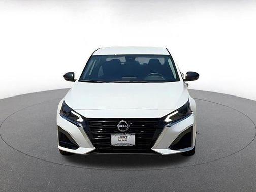 Glacier White 2025 Nissan Altima SV FWD
