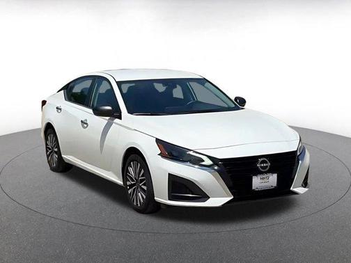 Glacier White 2025 Nissan Altima SV FWD