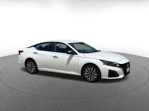Glacier White 2025 Nissan Altima SV FWD