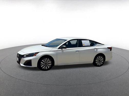Glacier White 2025 Nissan Altima SV FWD