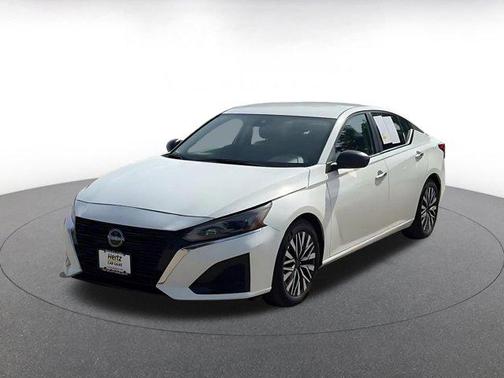 Glacier White 2025 Nissan Altima SV FWD