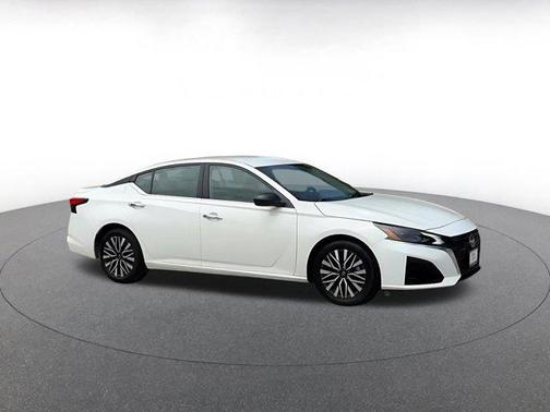 Glacier White 2025 Nissan Altima SV FWD