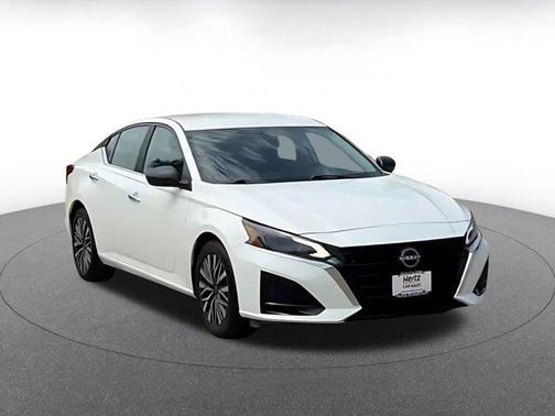 Glacier White 2025 Nissan Altima SV FWD