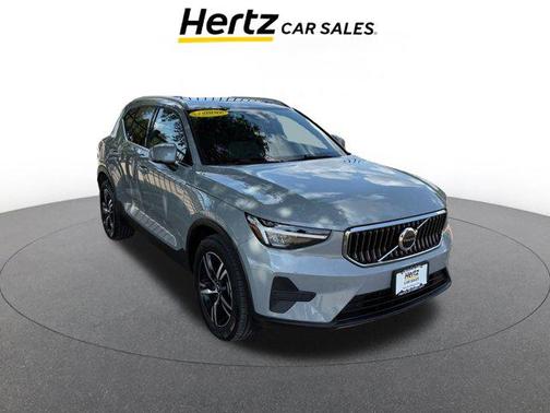 2024 Volvo XC40 CORE