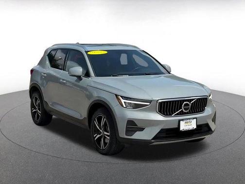 2024 Volvo XC40 CORE