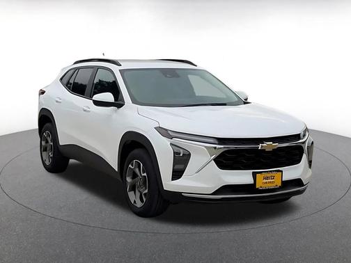 Summit White 2025 Chevrolet Trax LT