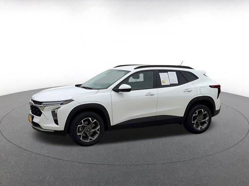Summit White 2025 Chevrolet Trax LT
