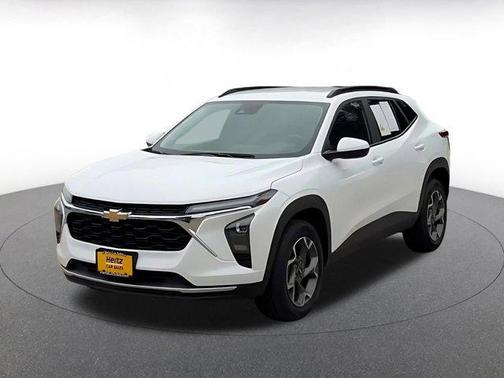 Summit White 2025 Chevrolet Trax LT