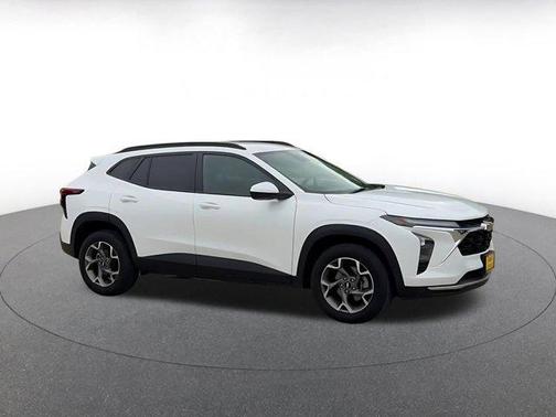 Summit White 2025 Chevrolet Trax LT