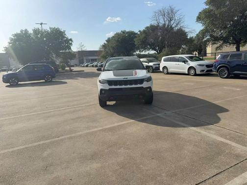 Bright White Clearcoat 2025 Jeep Compass Trailhawk