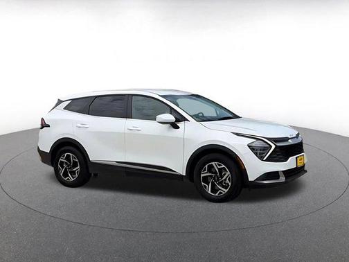 Glacial White Pearl 2025 Kia Sportage LX