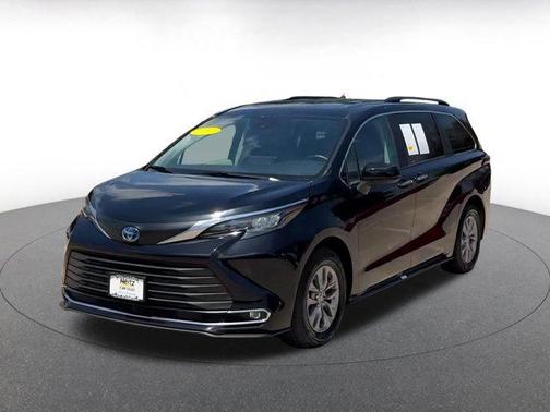 2024 Toyota Sienna XLE 8 Passenger