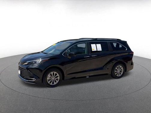 2024 Toyota Sienna XLE 8 Passenger