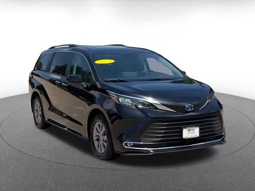 2024 Toyota Sienna XLE 8 Passenger