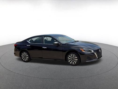 Super Black 2025 Nissan Altima SV FWD