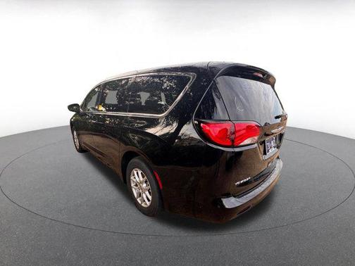 2024 Chrysler Voyager LX