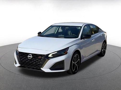 2025 Nissan Altima SR FWD