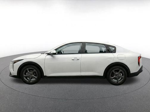 Snow White Pearl 2025 Kia K4 LXS