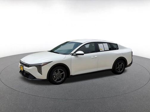 Snow White Pearl 2025 Kia K4 LXS