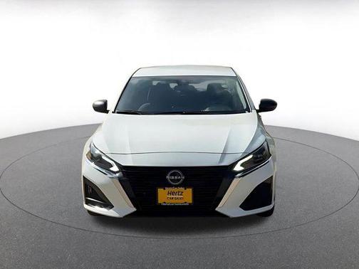 Glacier White 2025 Nissan Altima SV FWD