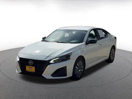 Glacier White 2025 Nissan Altima SV FWD