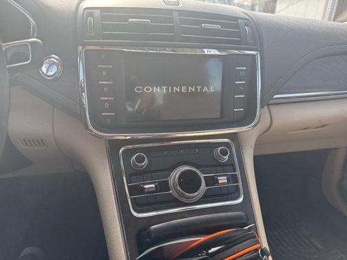 2017 Lincoln Continental Select