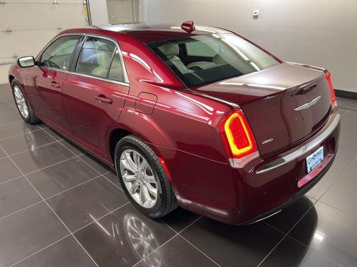 Velvet Red Pearlcoat 2017 Chrysler 300 Limited