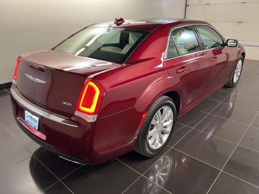Velvet Red Pearlcoat 2017 Chrysler 300 Limited