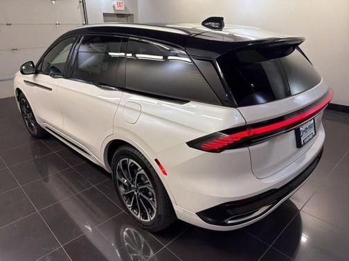 White Platinum Clearcoat Metallic 2026 Lincoln Nautilus Reserve