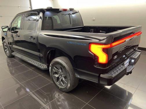2025 Ford F-150 Lightning LARIAT