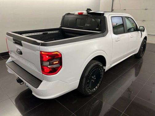 Oxford White 2025 Ford Maverick Lobo