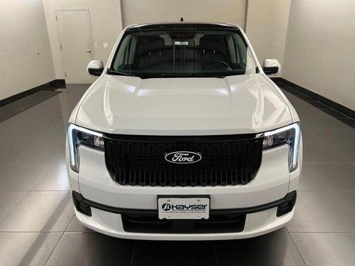 Oxford White 2025 Ford Maverick Lobo